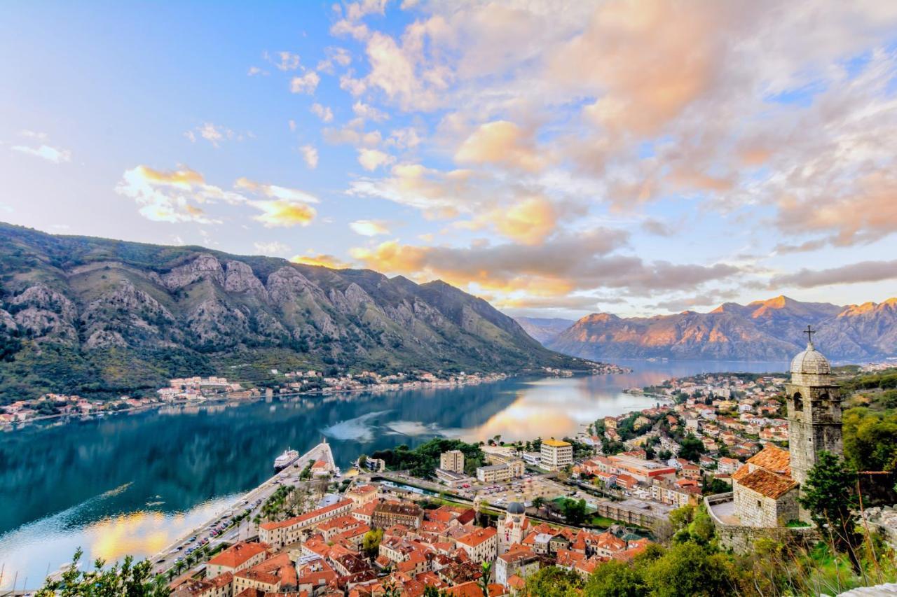 Old Town Homestel Kotor Exterior photo